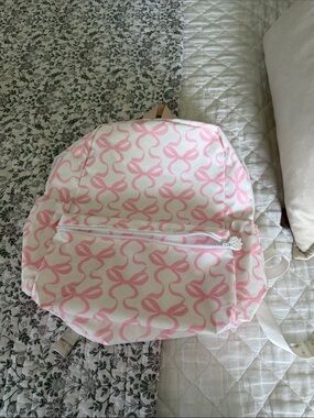 Apple of my Isla backpack